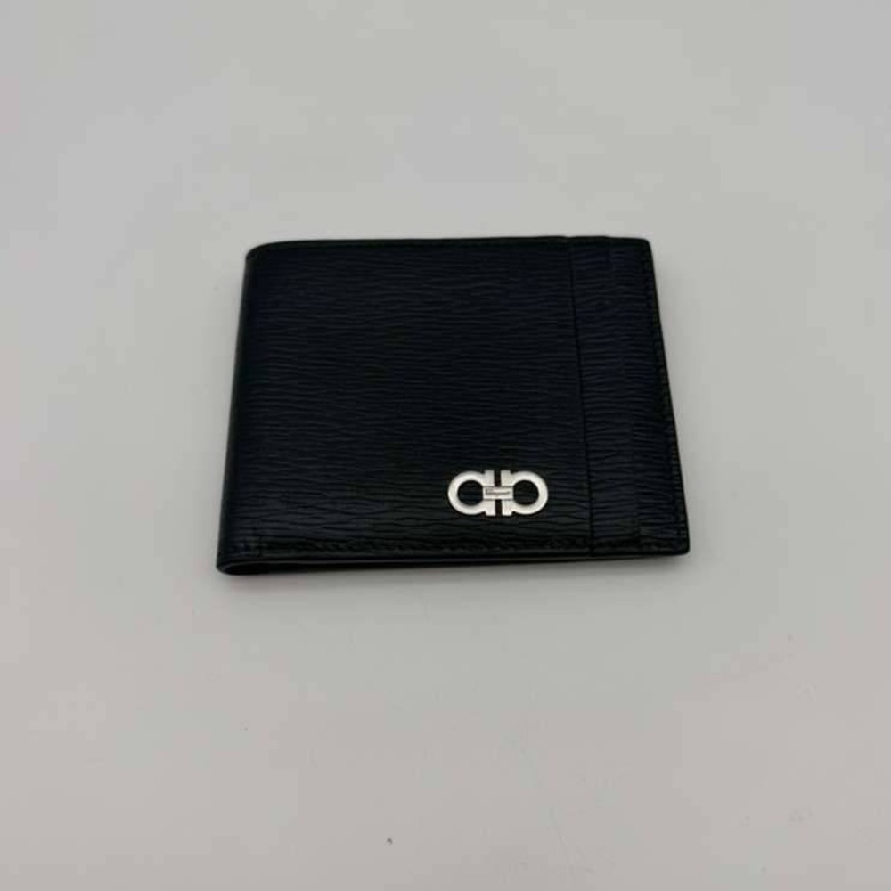 Salvatore Ferragamo Gancini Black Leather Bifold Wallet Red Interior‎ Authentic
